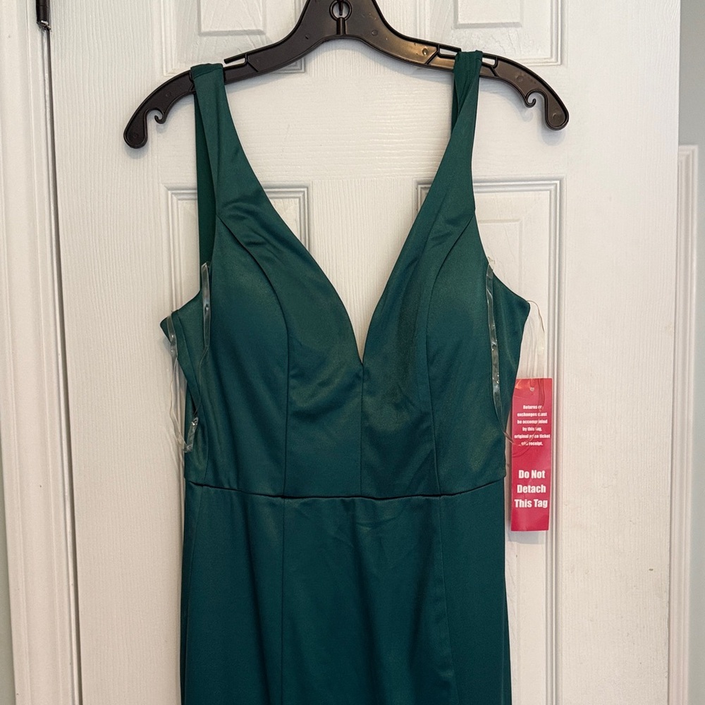 Elegant Green Sleeveless Dress - brand new!